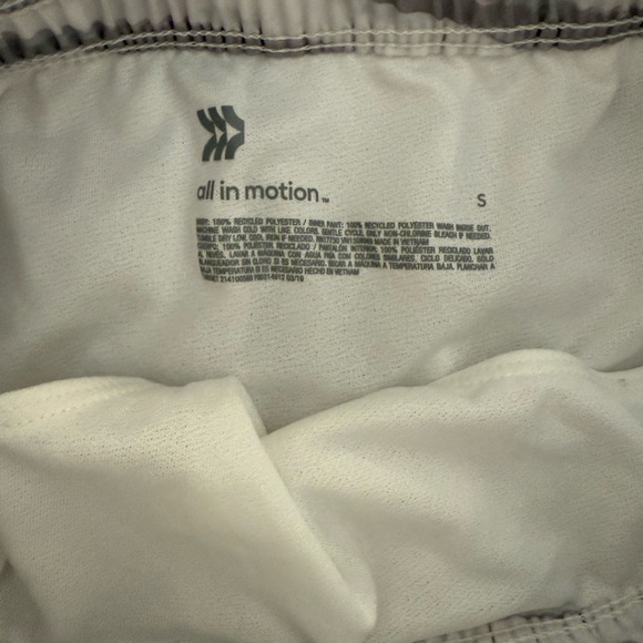 All in Motion Women’s White/Gray Athletic Shorts Size Small NWOT - Picture 2 of 3
